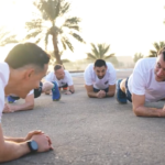 Imaginile zilei: Macron face flotări, tracțiuni și abdomene (Video)