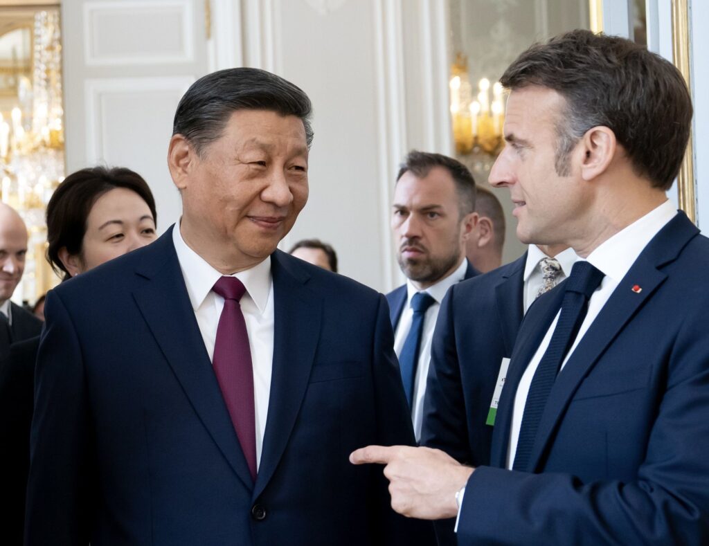 Macron face lobby pentru Ucraina la aliatul lui Putin: Contăm pe China să facă presiuni asupra Rusiei