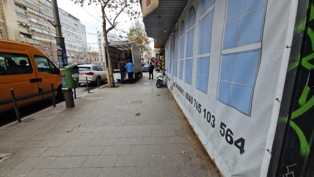 Magheru mizerie pe strada