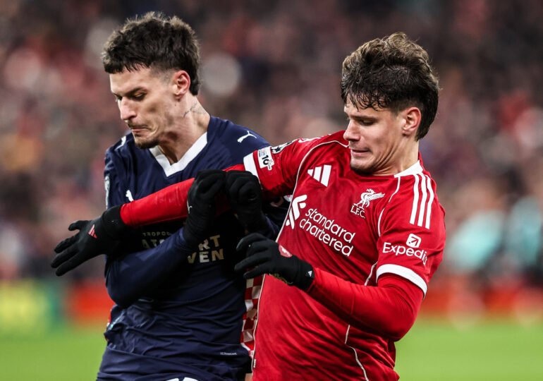 Antrenorul lui PSV n-a avut nici acum răbdare cu Dennis Man. Înlocuit la pauză după cifre foarte slabe