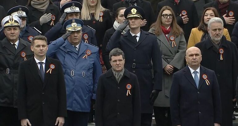 Ilie Bolojan, huiduit de suveraniști la Alba Iulia, în timp ce Nicușor Dan făcea o baie de mulțime la București (Video)