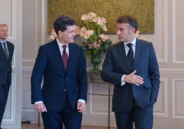 Nicușor Dan pleacă la Paris. Militari români la parada de pe Champs-Élysées