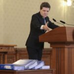 Nicușor Dan, politica externă și mersul pe sârmă