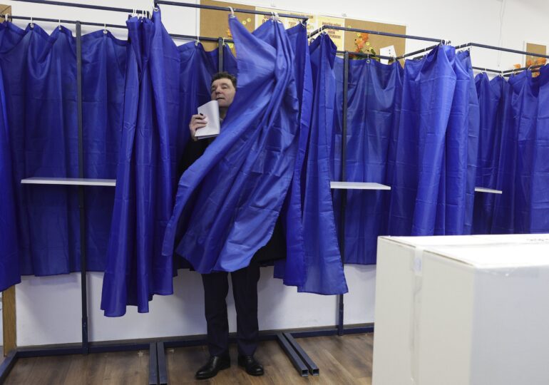 <span style="color:#990000;">LIVE</span> Alegeri în București, cu prezență infimă. Remus Ștefureac prevede sub 30% la final de zi. Ce spun candidații Ciucu, Drulă, Ana Ciceală și Anca Alexandrescu (Foto&Video)