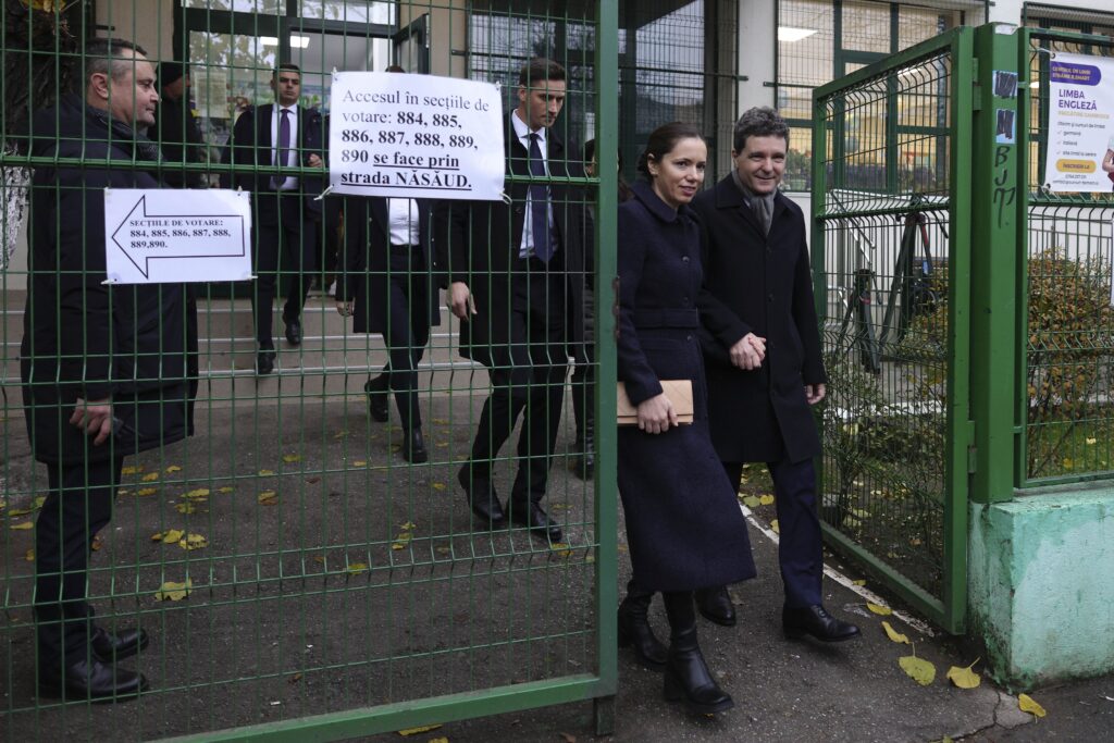 Nicușor Dan, la alegeri. De ce nu a votat și partenera? Se rupe coaliția? Contracandidat la Cotroceni? (Foto&Video)