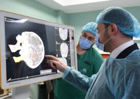 Primul RMN mobil din România dă rezultatul în 6 minute. Ministrul Sănătății a testat aparatul