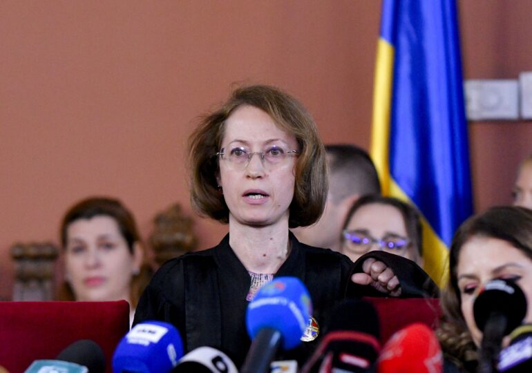 Alergând după Raluca