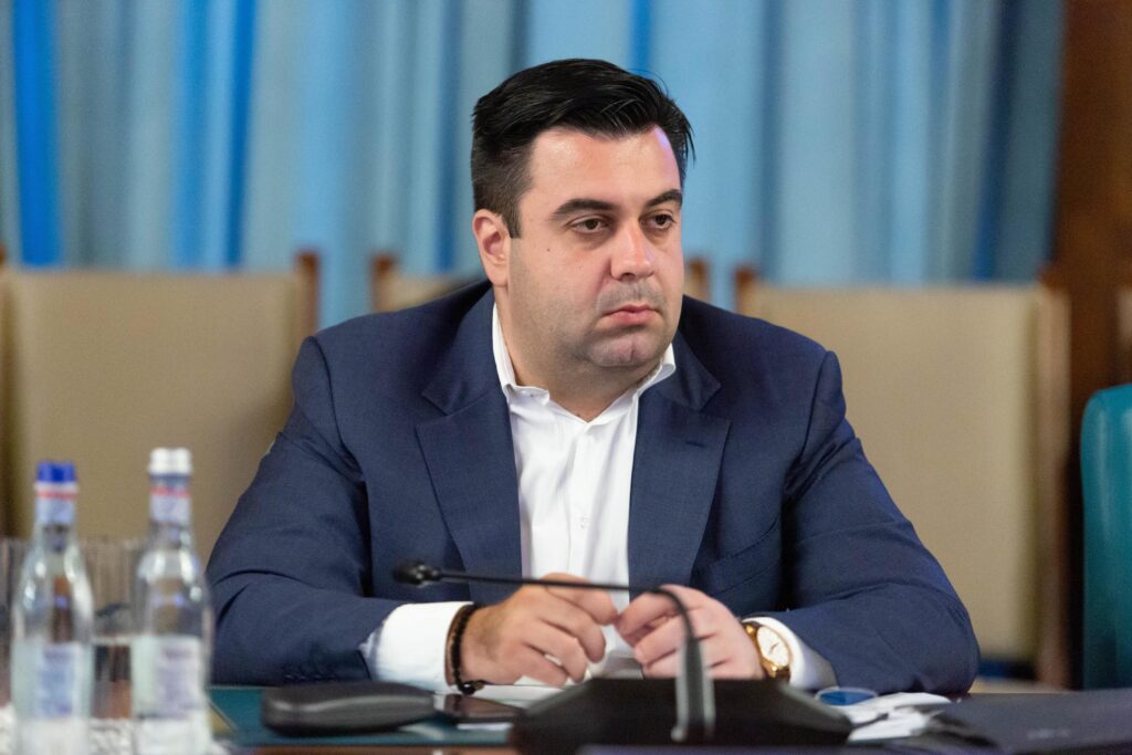 Percheziții DNA la fostul ministru al Transporturilor Răzvan Cuc, într-un dosar de mită