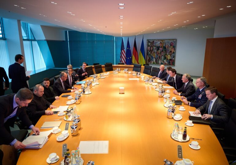 <span style="color:#990000;">Ziua 1390</span> SUA și Ucraina, cinci ore de negocieri la Berlin. Rusia nu se așteaptă la ceva bun. Control total în regiunile ocupate. Kremlinul îl atacă pe Rutte