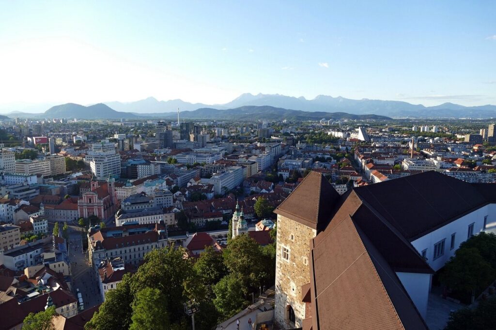 Slovenia înscrie în Constituție dreptul cetățenilor de a plăti în numerar