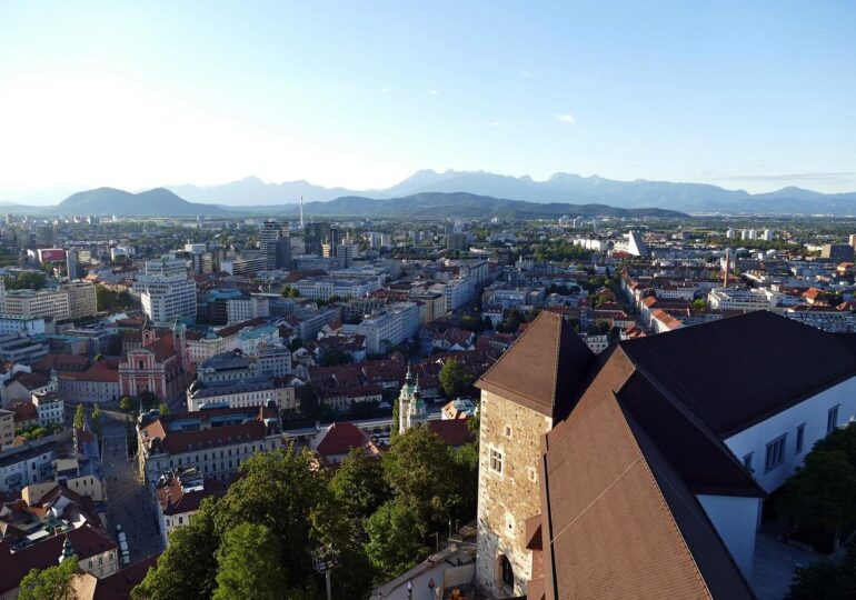 Slovenia înscrie în Constituție dreptul cetățenilor de a plăti în numerar