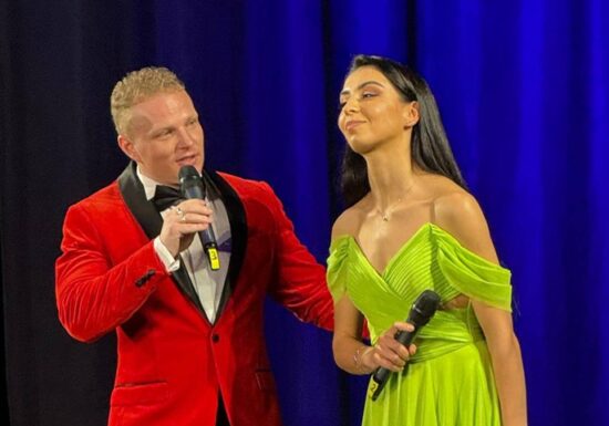 Primă audiție absolută a colindului „Clopote cântă” cu Ștefan von Korch și Daniela Bucșan în a doua ediție Christmas Extravaganza