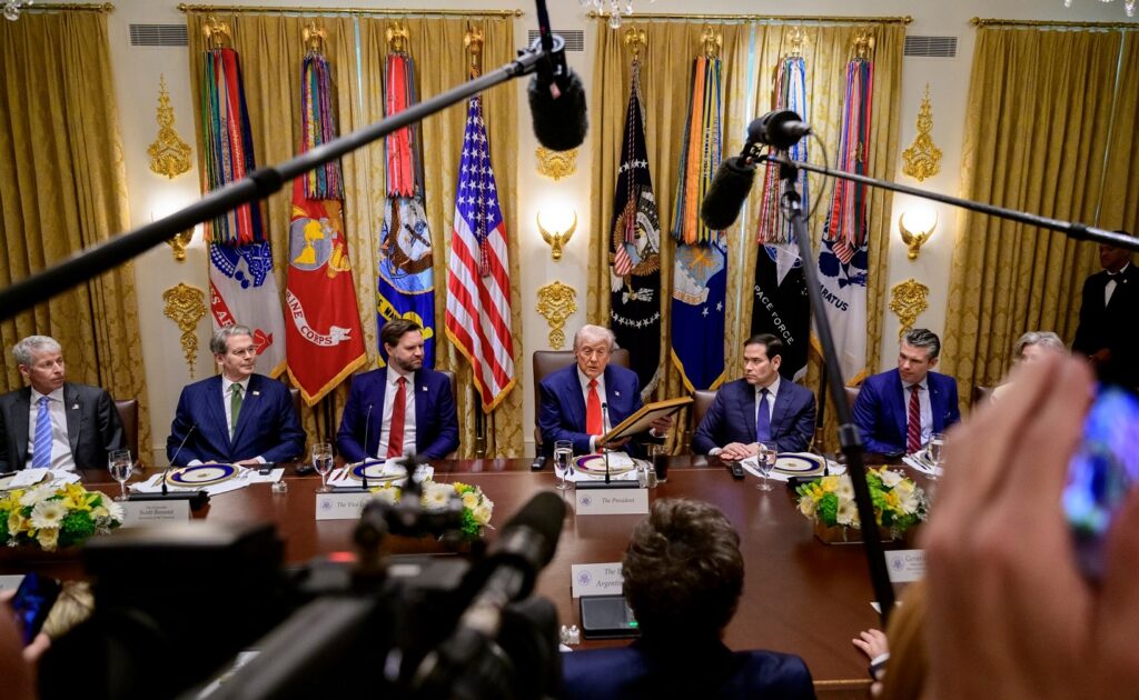 America a devenit adversarul Europei. Cele două arme secrete cu care UE îl poate paraliza pe Trump