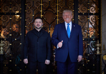 Reacția lui Zelenski după ce a fost întrebat la Brukelles dacă Trump îl folosește drept „țap ispășitor”. Răspunsul a stârnit hohote de râs (Video)