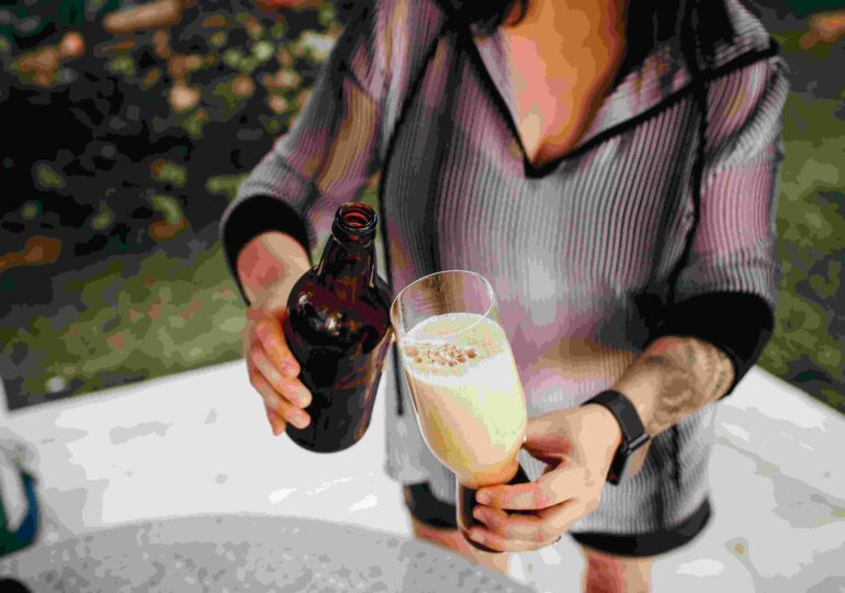 De la o vreme te amețește un singur pahar? Există o explicație! De ce se întâmplă asta și ce încearcă organismul să-ți transmită