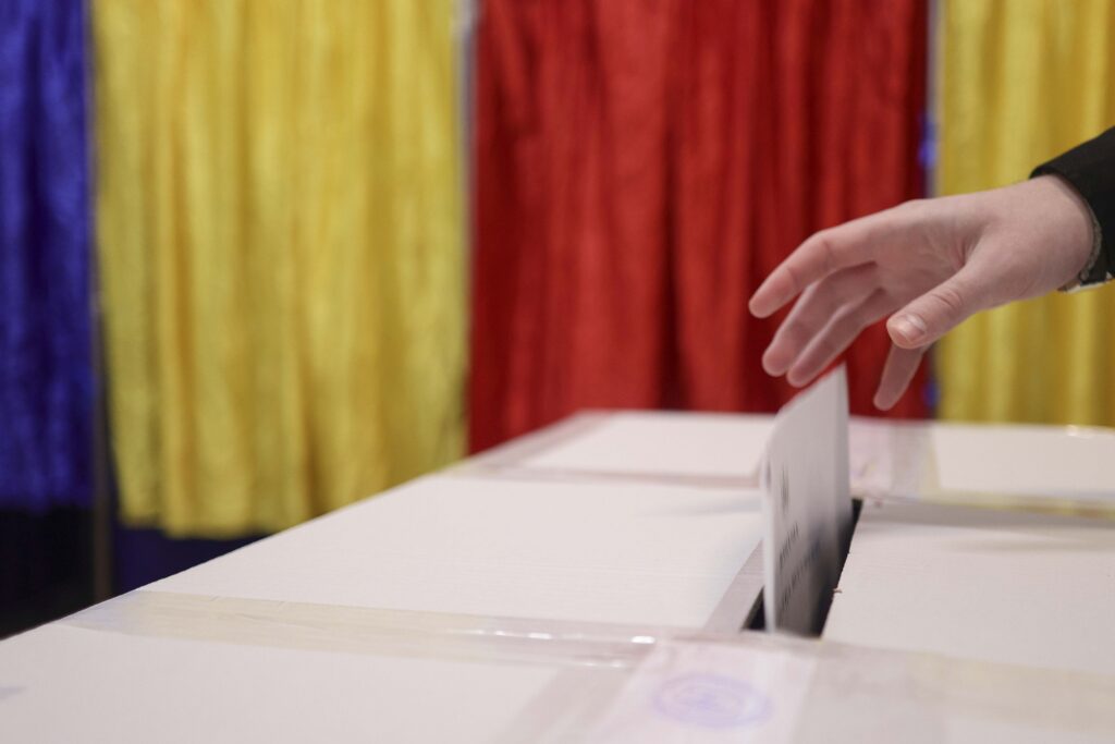 4 din 10 români cred că anticipatele ar fi cea mai bună soluție la criză- sondaj INSCOP