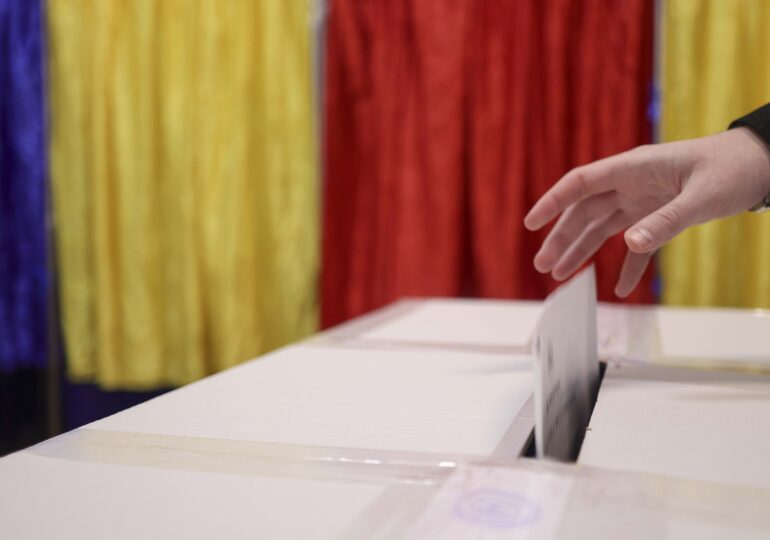 4 din 10 români cred că anticipatele ar fi cea mai bună soluție la criză- sondaj INSCOP