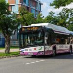 Americanii scriu despre orașul din România unde plătești biletul de autobuz cu genuflexiuni: 20 de mișcări și călătorești gratis