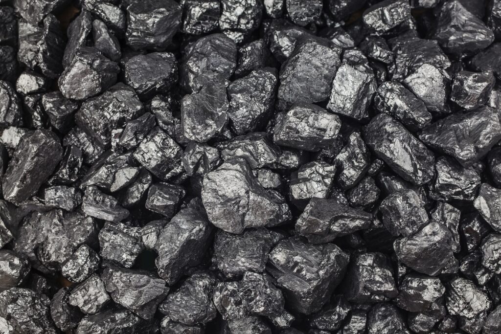 Statul pornește centrala pe cărbune de la Paroșeni pentru a acoperi lipsa energiei produsă la Brazi