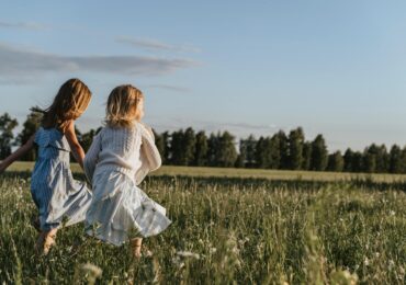 România, în topul expunerii copiilor online: cât de periculos este fenomenul „sharenting”