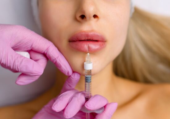 Volumizarea buzelor cu acid hialuronic Amalian: ghid practic pentru cei care doresc o schimbare sigură