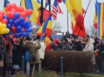 Ziua Națională în Suveranistan. Cum au ocupat Alba Iulia fanii lui Georgescu, Simion și Șoșoacă. Huiduieli fără precedent la intonarea imnului