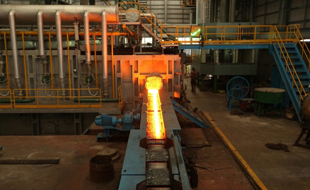 Cel mai bogat om de afaceri din Ucraina a cumpărat fabrica de țevi ArcelorMittal din Iași