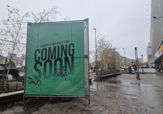 Caracatița panourilor ilegale din București: Bani negri pe spațiul public și ani de blocaj, la primărie. Cum oprim abuzul?