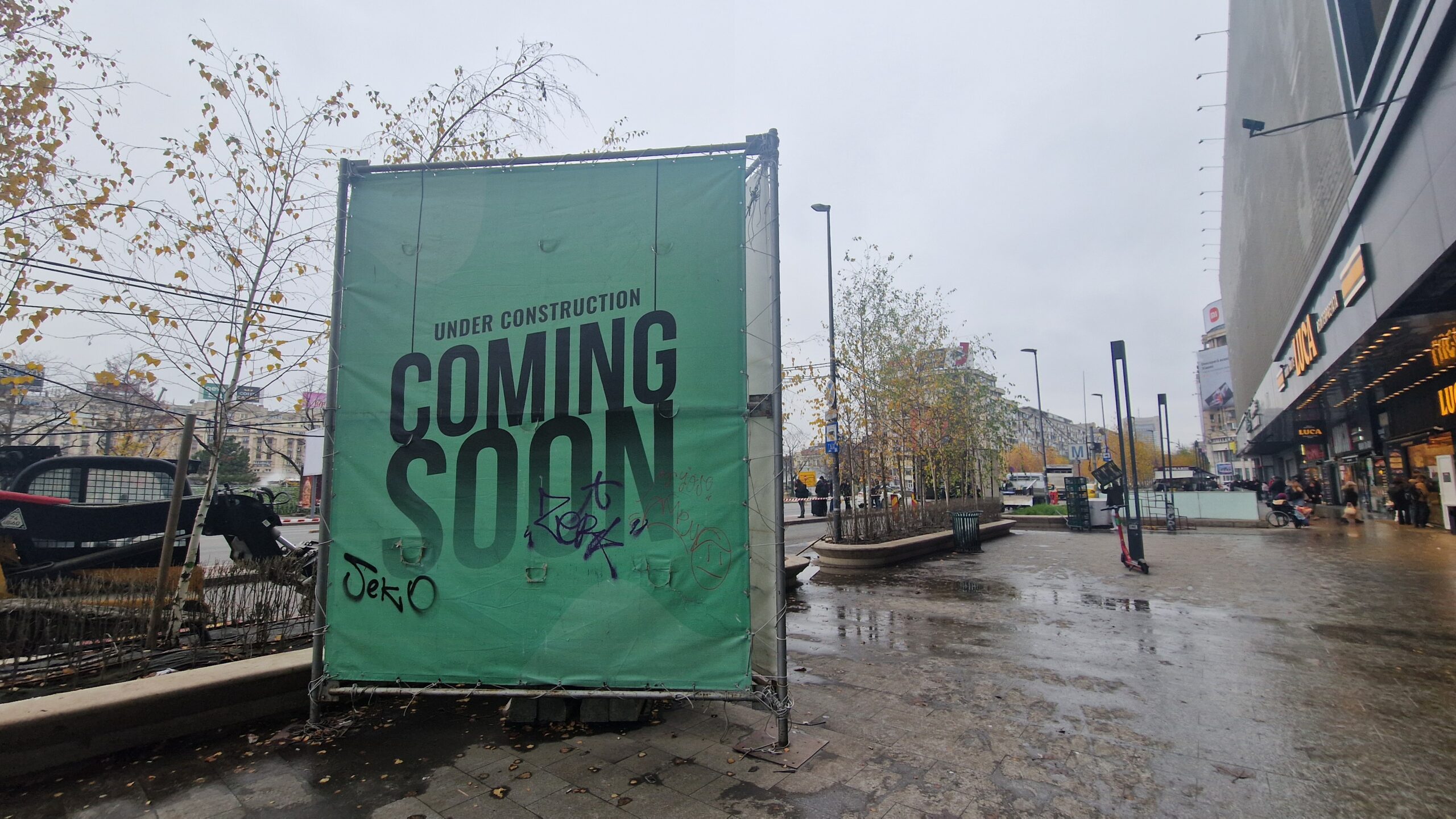 Caracatița panourilor ilegale din București: bani ascunși și ani de obstacole la primărie. Cum putem opri abuzul?