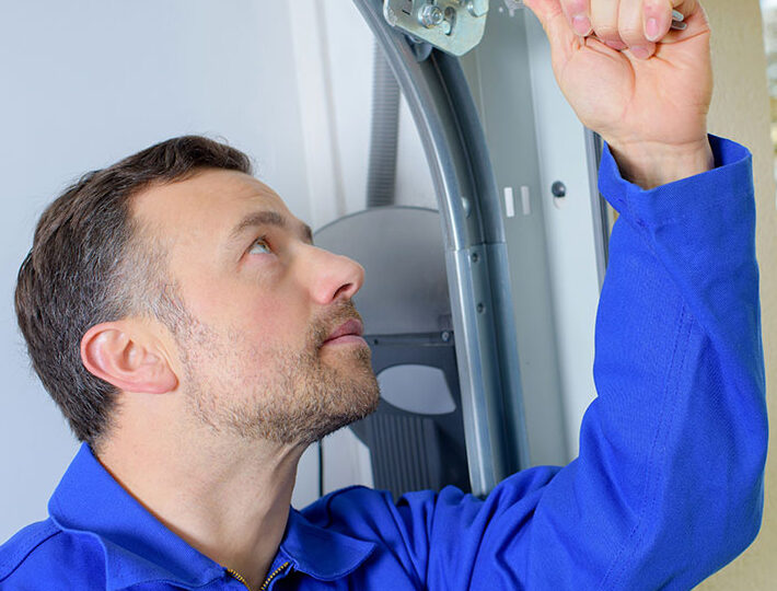 KNZ Doors: Accesorii pentru uși de garaj sectionale premium, dedicate profesioniștilor care construiesc durabilitate, siguranță și performanță