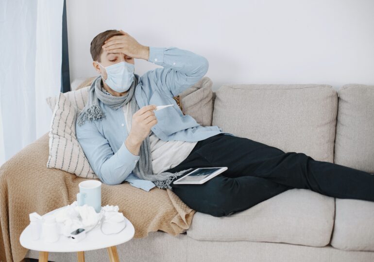 Cum deosebim „super-gripa” de răceală. Simptomele care fac diferența