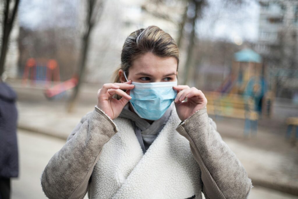Criză sanitară în Marea Britanie: „Supergripa” paralizează școli, spitalele intră în alertă, iar autoritățile recomandă masca