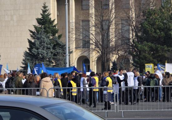 Profesorii se pregătesc de grevă: 8 din 10 susțin protestul, peste 85% spun că măsurile îi lovesc puternic