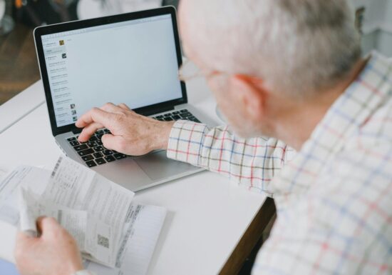 Ghid complet pentru alegerea unui cont curent online