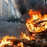 Proteste violente ale fermierilor la Bruxelles, în ziua summitului UE. Poliția a folosit tunuri cu apă și gaze lacrimogene (Video)