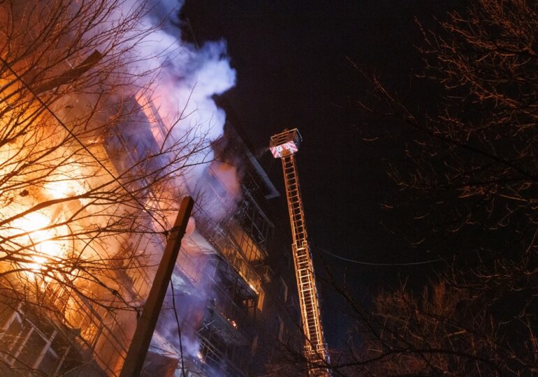 <span style="color:#990000;">Ziua 1378</span> Bloc lovit de dronă în Kramatorsk. Putin îi primește pe oamenii lui Trump. Zelenski: Planul de pace propus de SUA a fost revizuit din nou