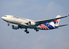 Malaezia reia căutările avionului dispărut fără urmă acum 11 ani. O zonă „omisă” ar putea dezlega misterul