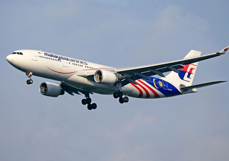 Malaezia reia căutările avionului dispărut fără urmă acum 11 ani. O zonă „omisă” ar putea dezlega misterul
