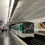 Un român a fost arestat după ce a atacat cu un ciocan doi pasageri la metroul din Paris