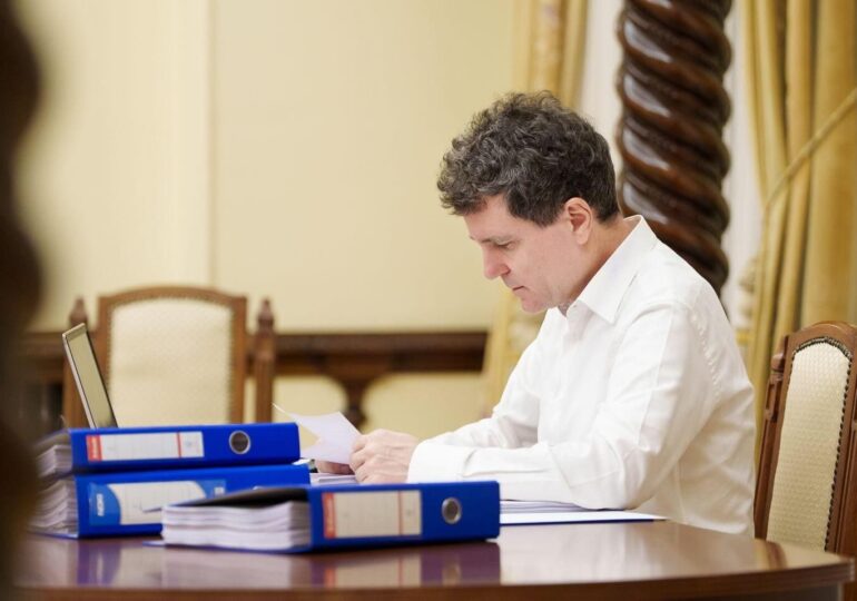 Nicușor Dan discută public cu magistrații nemulțumiți de starea Justiției. Declic protestează la Cotroceni: „Colindăm, justiția să reparăm!”