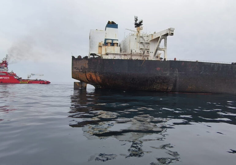 Un petrolier rus atacat de drone ucrainene a eșuat lângă coasta Bulgariei (Video)