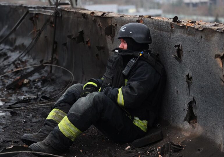 <span style="color:#990000;">Ziua 1377</span> Dnipro, lovit de rachetă: 4 morți și 40 de răniți. Atac cu drone în Daghestan. Macron nu vrea să dea lecții Ucrainei