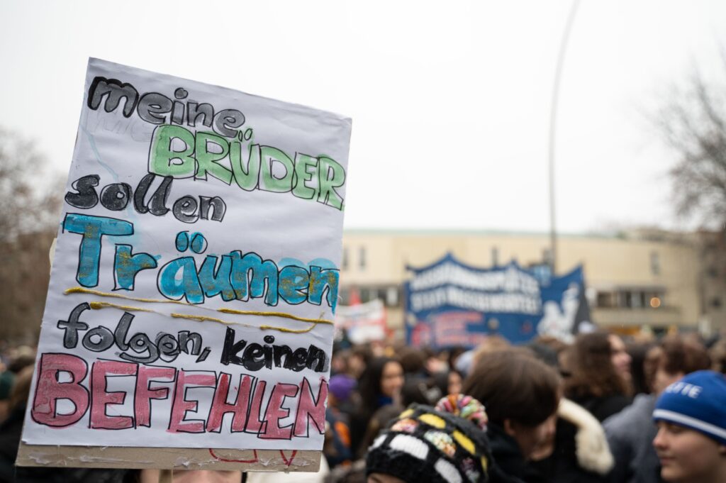 Gen Z se revoltă în Germania și spune NU armatei: „Nu este războiul nostru”