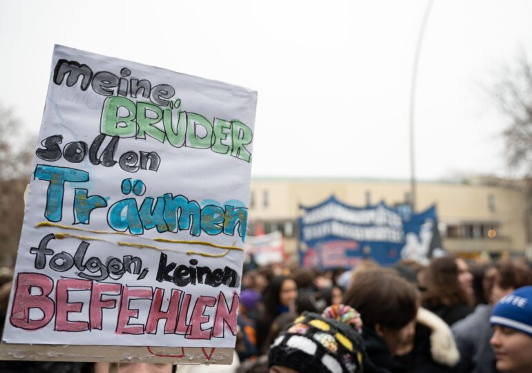 Gen Z se revoltă în Germania și spune NU armatei: „Nu este războiul nostru”