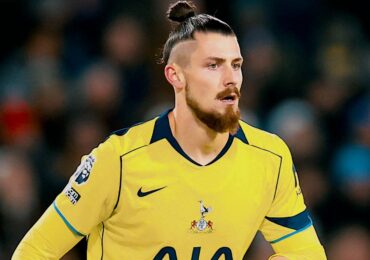 Tottenham i-a găsit înlocuitor lui Radu Drăgușin