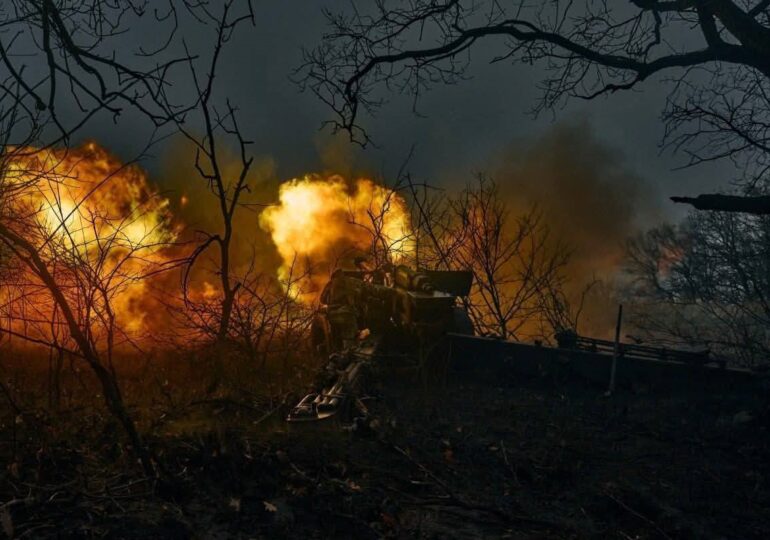 Situație critică în Pokrovsk: Ucrainenii au început să se retragă pentru a evita încercuirea. Rușii înaintează, dar au pierderi mari pe care le ascund