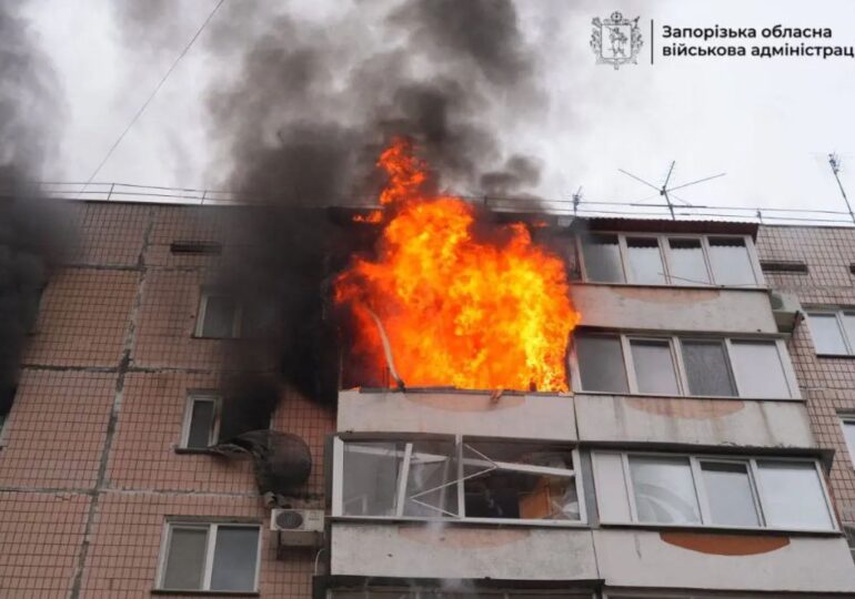 <span style="color:#990000;">Ziua 1394</span> Petrolier lovit în portul Rostov. Zaporojie, sub ploaie de bombe. UE caută bani pentru Ucraina, în vreme ce SUA și Rusia negociază viitorul războiului