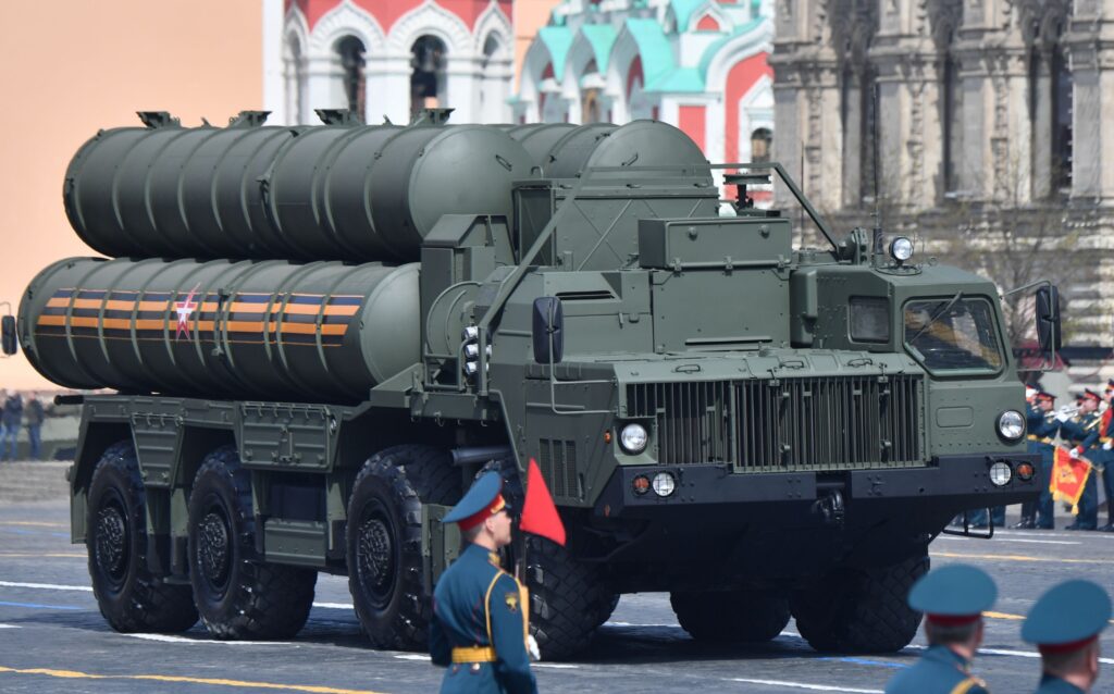 Cât de vulnerabil este „scutul invincibil” al Rusiei. S-400 poate fi paralizat fără un foc de armă