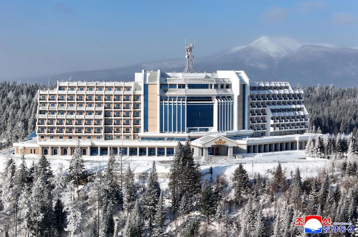 Cum arată stațiunea de lux din Coreea de Nord inaugurată de dictatorul Kim Jong Un (Video)