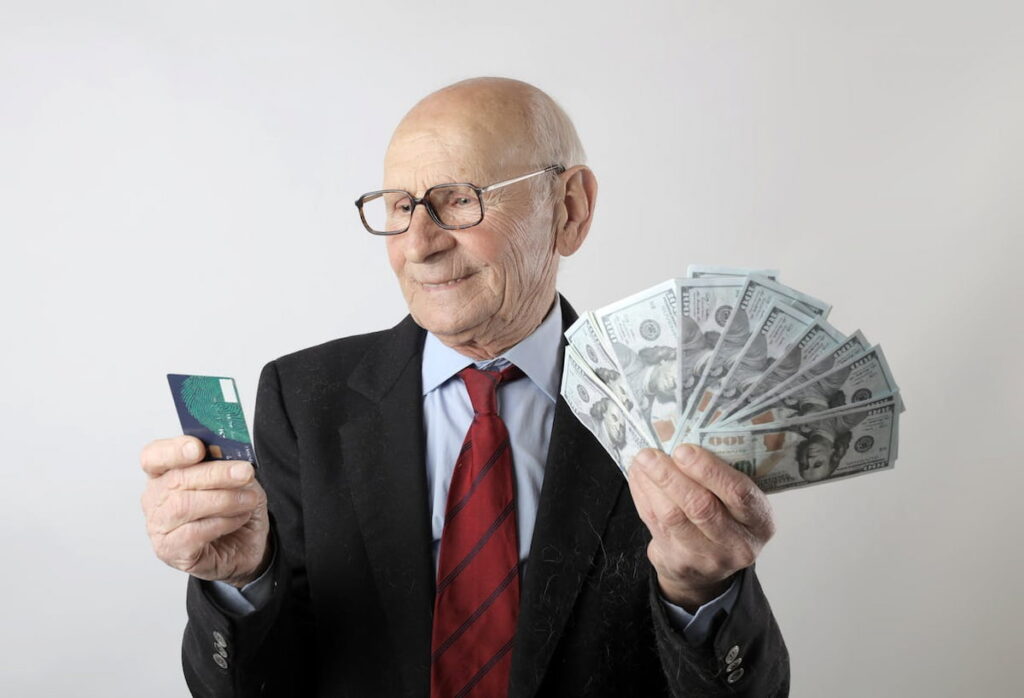 Avantajele și dezavantajele creditelor IFN pentru pensionari